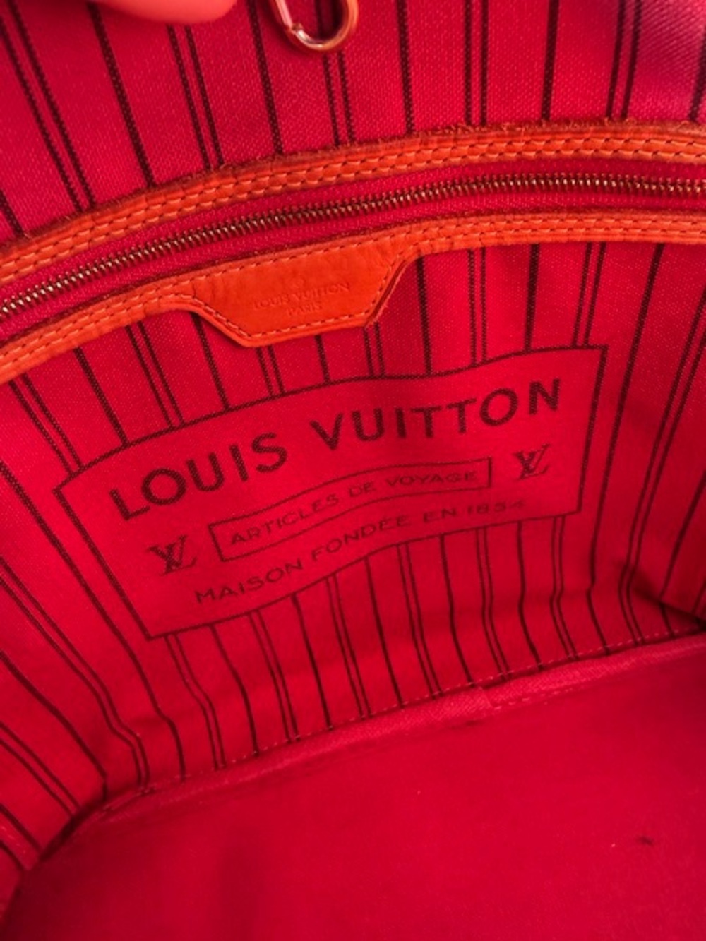 Louis Vuitton Monogram Tote with Natural Vachetta Trim & Fuschia lining inside - Picture 3 of 12